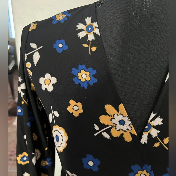 Anne Klein size 6 floral faux wrap dress, office, party, date night - Picture 6 of 11